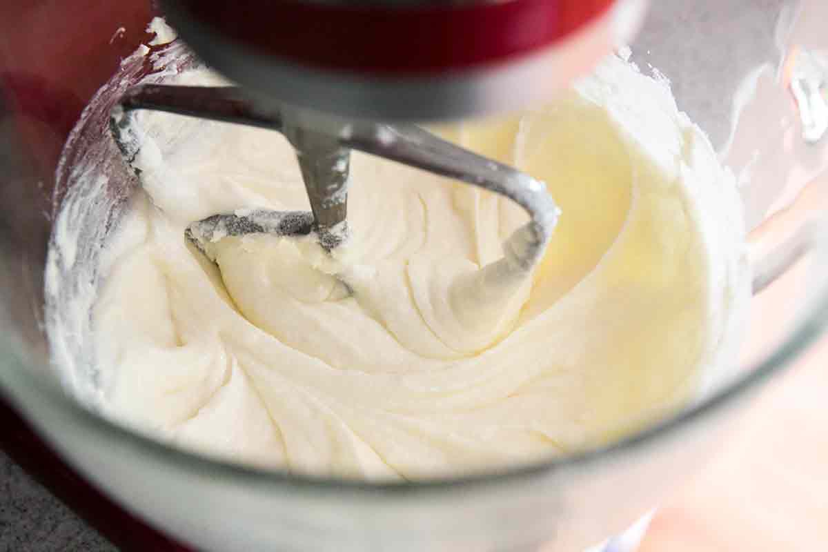 mix wet ingredients and sugar for poundcake batter