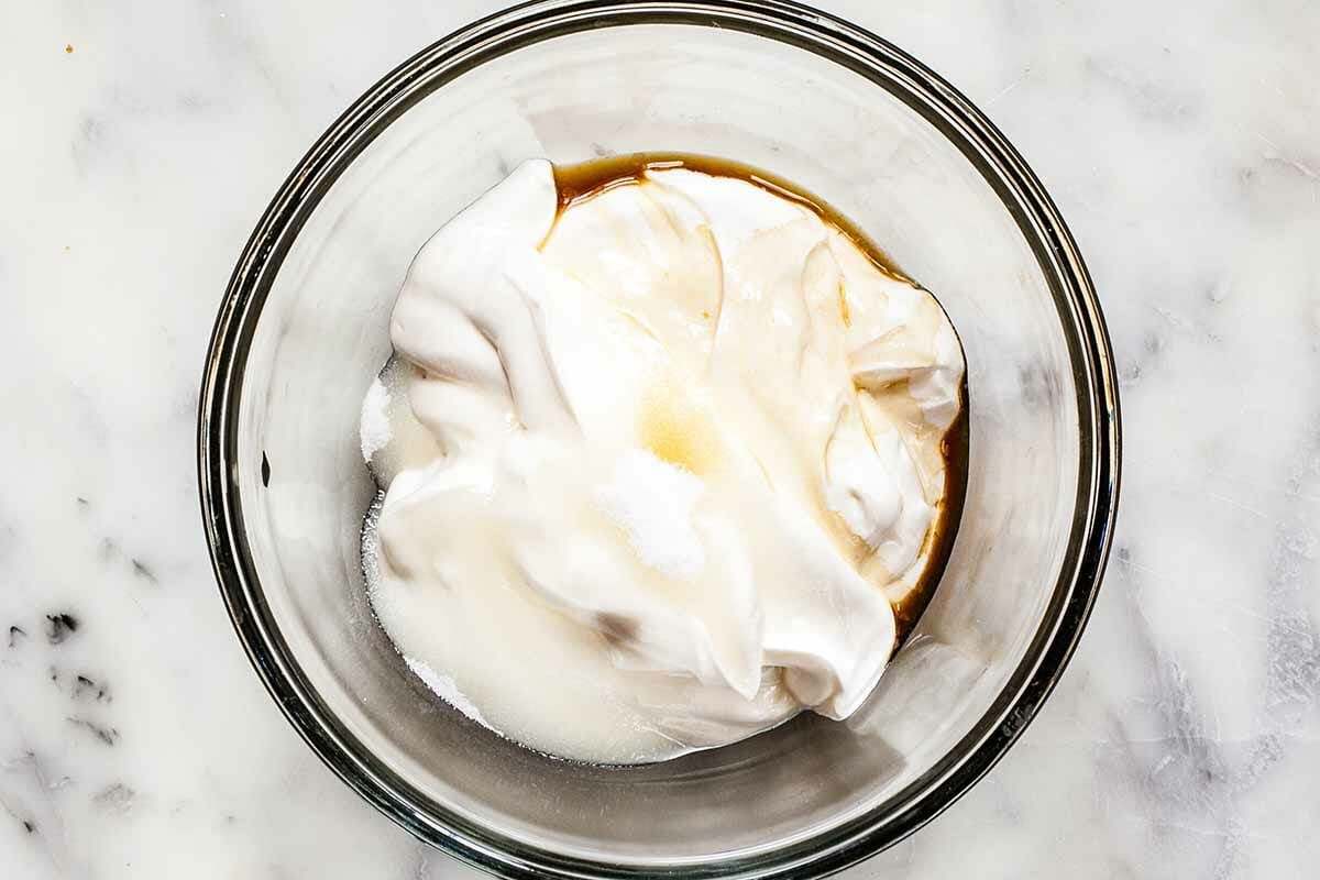 Icebox Pie with Lemon make the topping