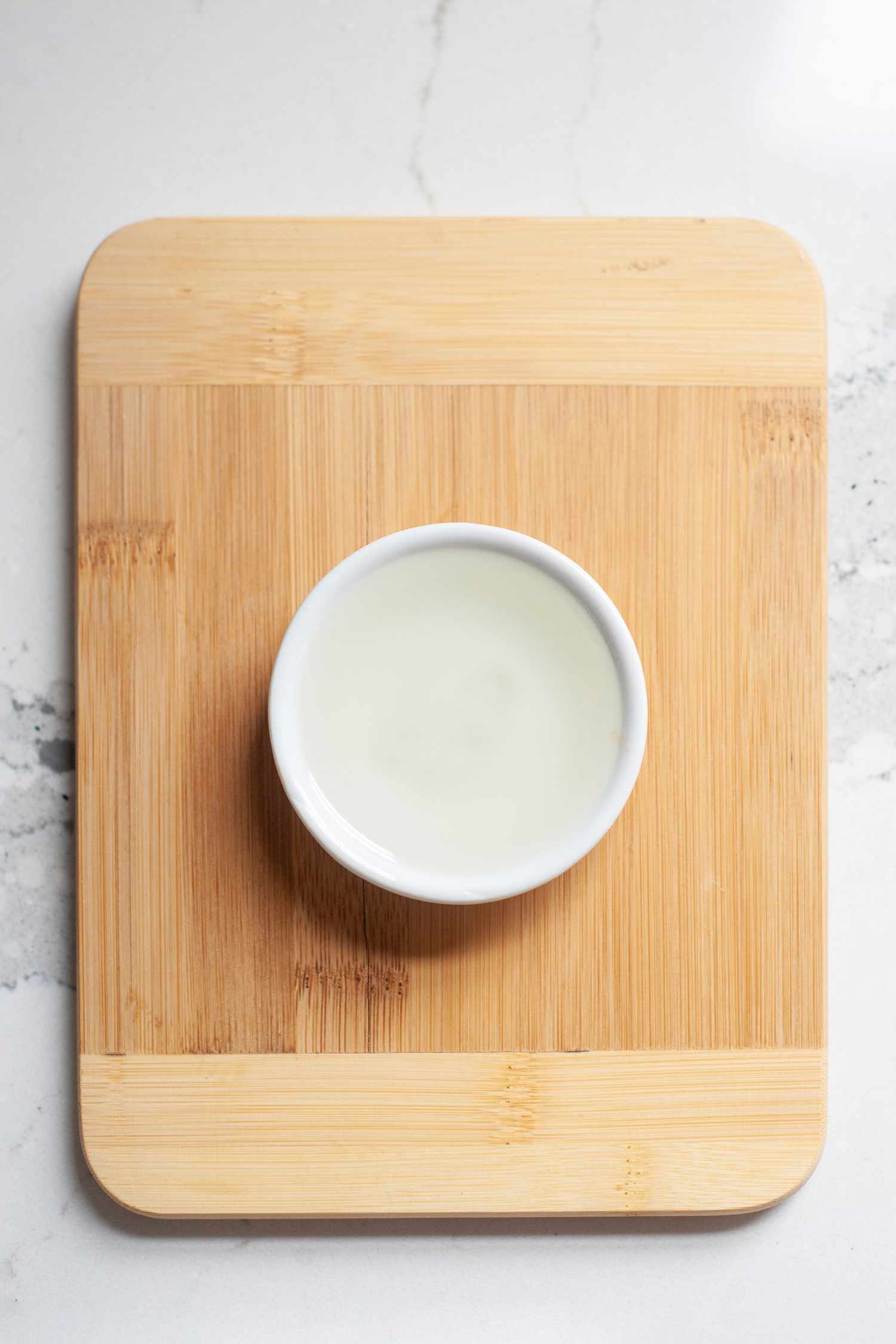 Refined sunflower oil in a white bowl