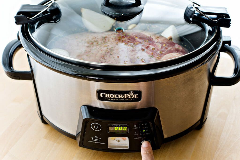 SLOW COOKER CORNED BEEF AND CABBAGE crockpot