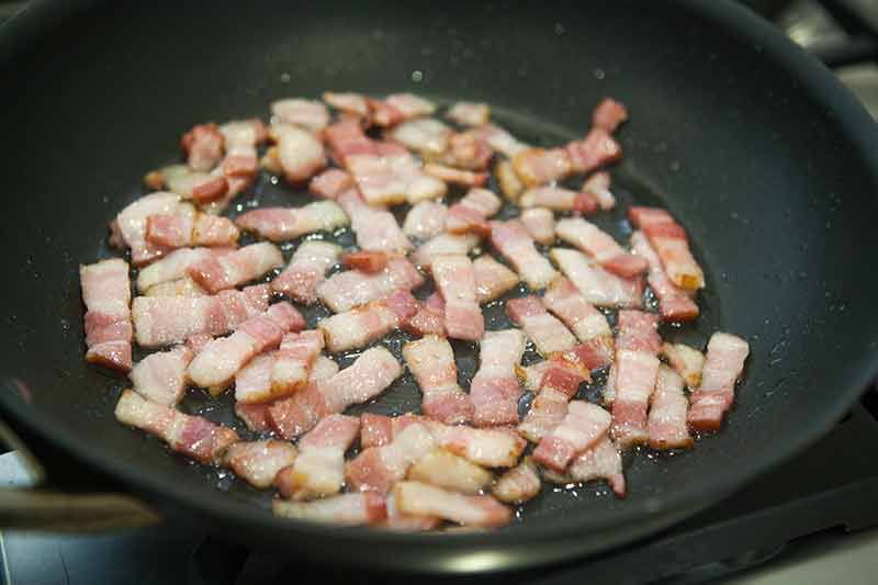 brussels-sprouts-bacon-chesnuts-method-2