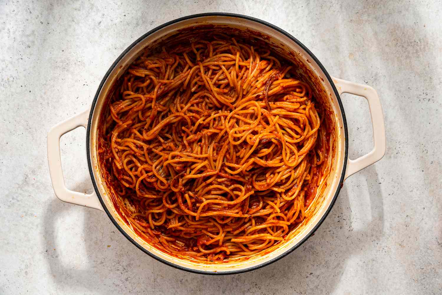 Assassin's spaghetti in a large pot